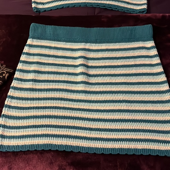 3pc
Two tops
One bottom - Picture 3 of 6